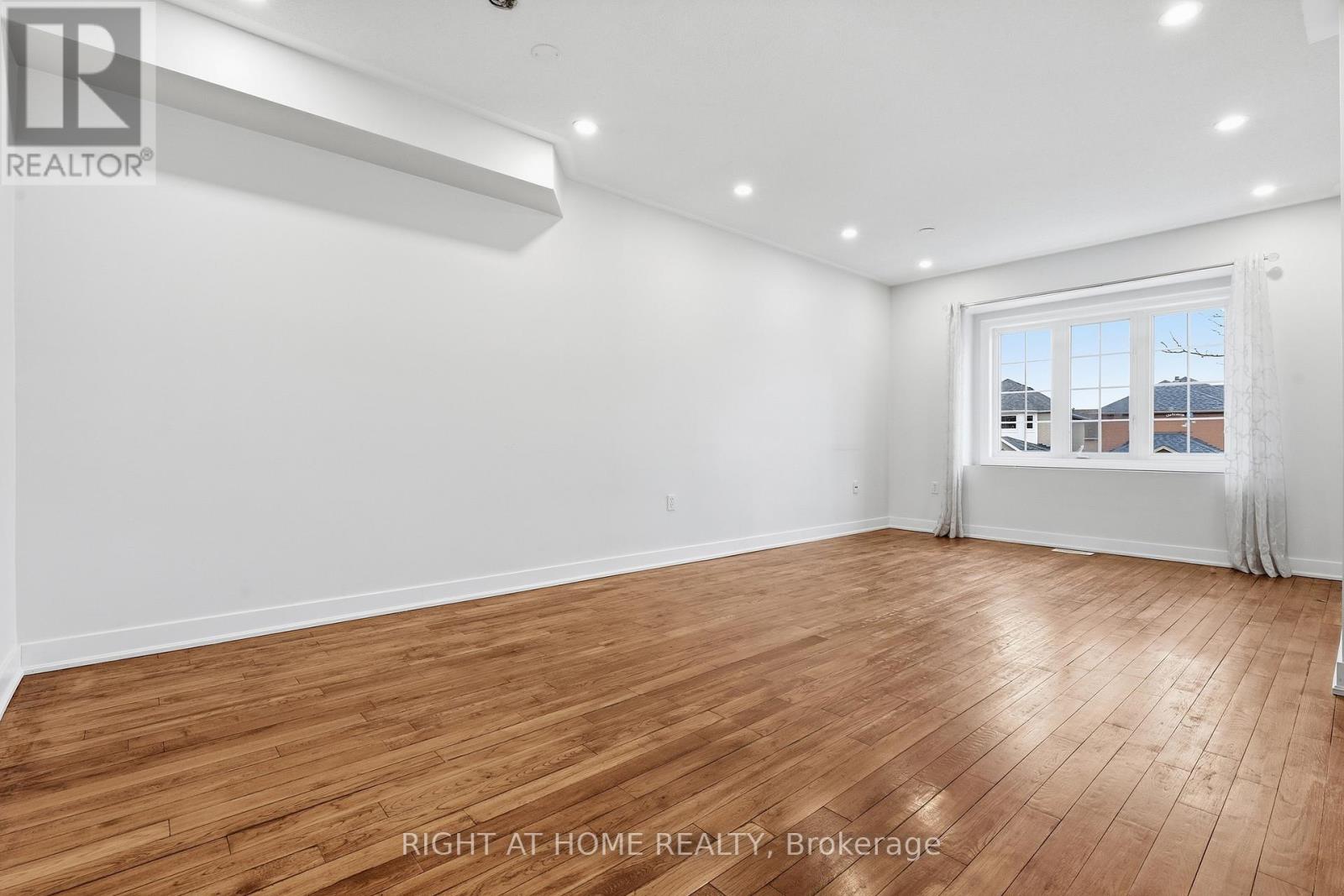 833 Escobar Crescent, Mississauga, Ontario  L5V 2S6 - Photo 5 - W12989474