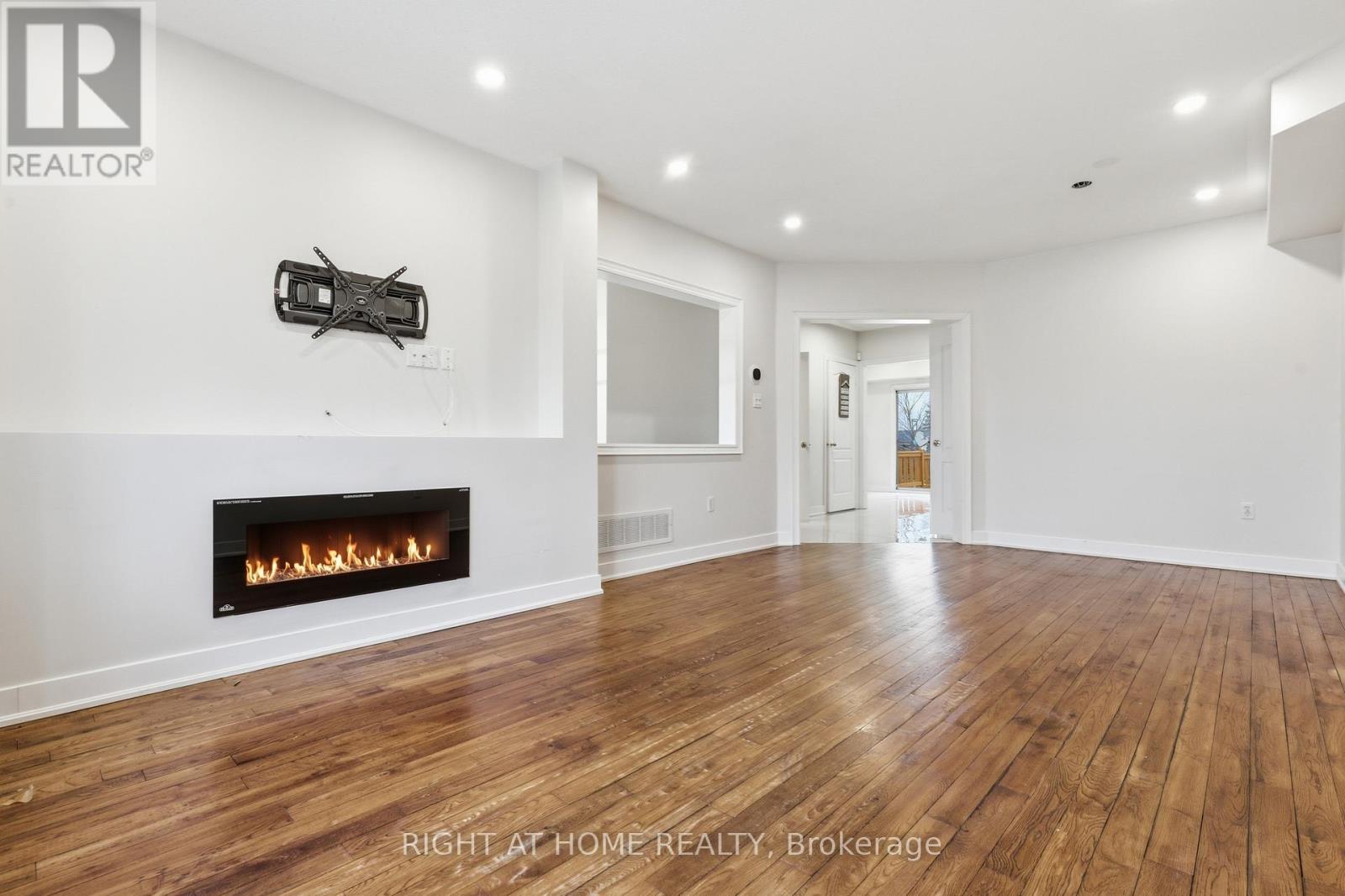 833 Escobar Crescent, Mississauga, Ontario  L5V 2S6 - Photo 6 - W12989474