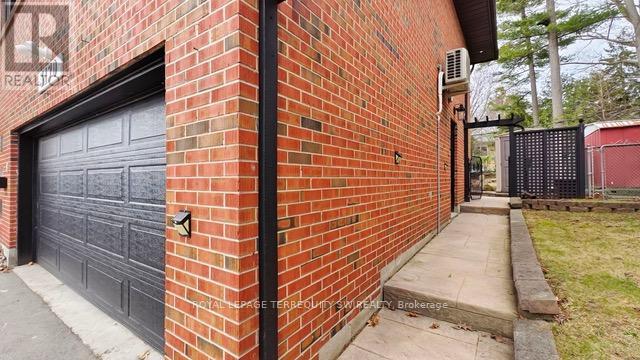 Lower - 3170 The Credit Woodlands, Mississauga, Ontario  L5C 2J4 - Photo 2 - W12989478