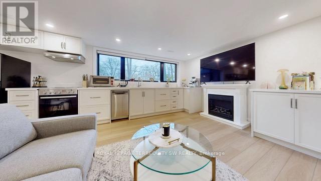 Lower - 3170 The Credit Woodlands, Mississauga, Ontario  L5C 2J4 - Photo 4 - W12989478