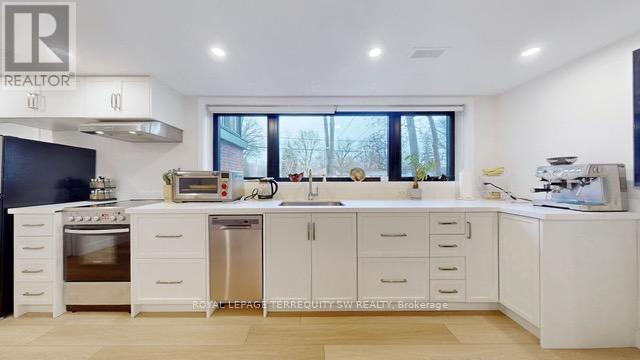 Lower - 3170 The Credit Woodlands, Mississauga, Ontario  L5C 2J4 - Photo 7 - W12989478