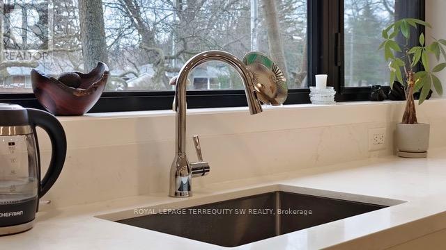 Lower - 3170 The Credit Woodlands, Mississauga, Ontario  L5C 2J4 - Photo 8 - W12989478