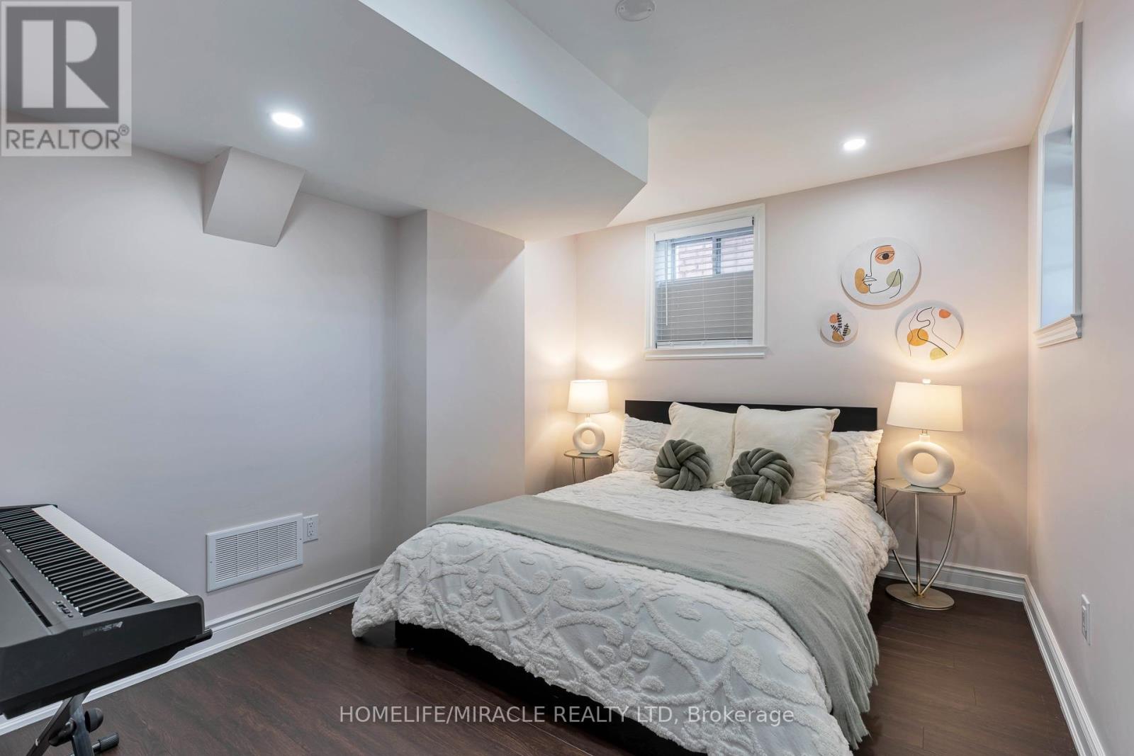 2343 Falling Green Drive, Oakville, Ontario  L6M 5A7 - Photo 35 - W12989480