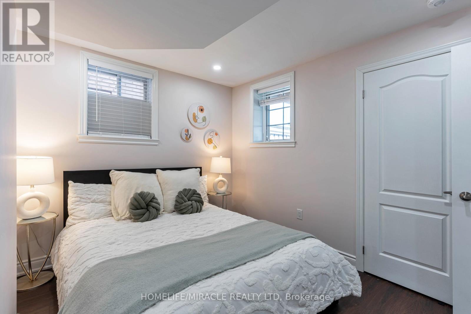 2343 Falling Green Drive, Oakville, Ontario  L6M 5A7 - Photo 36 - W12989480