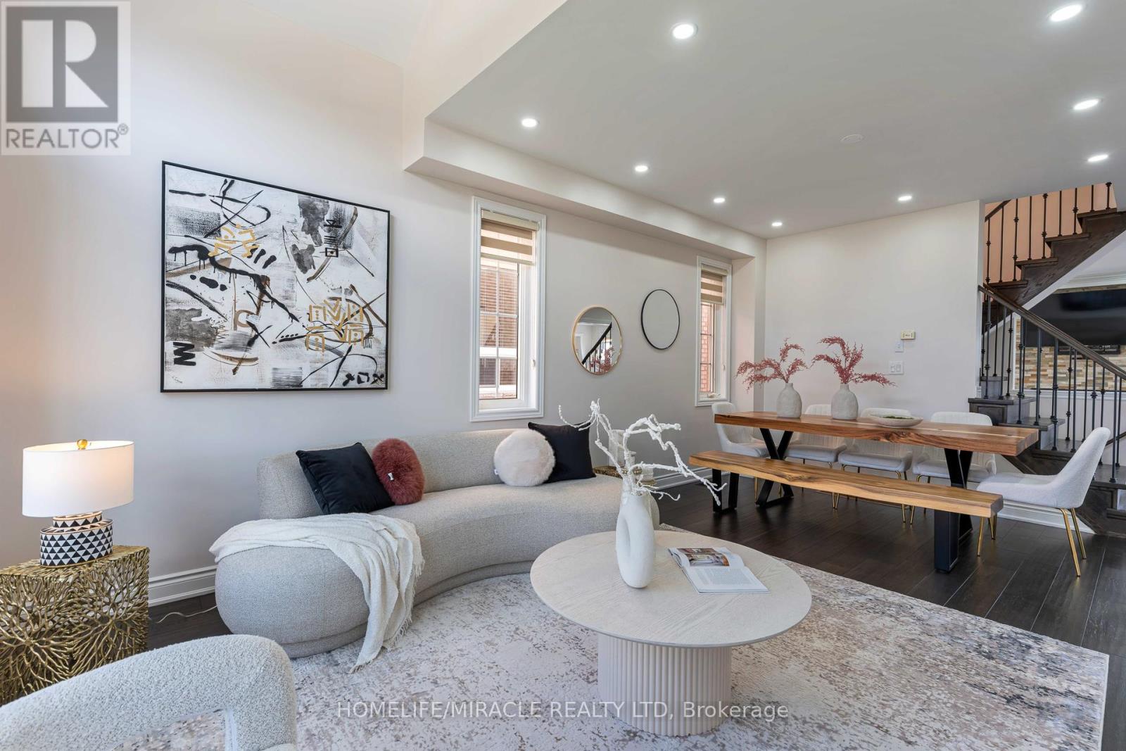 2343 Falling Green Drive, Oakville, Ontario  L6M 5A7 - Photo 4 - W12989480