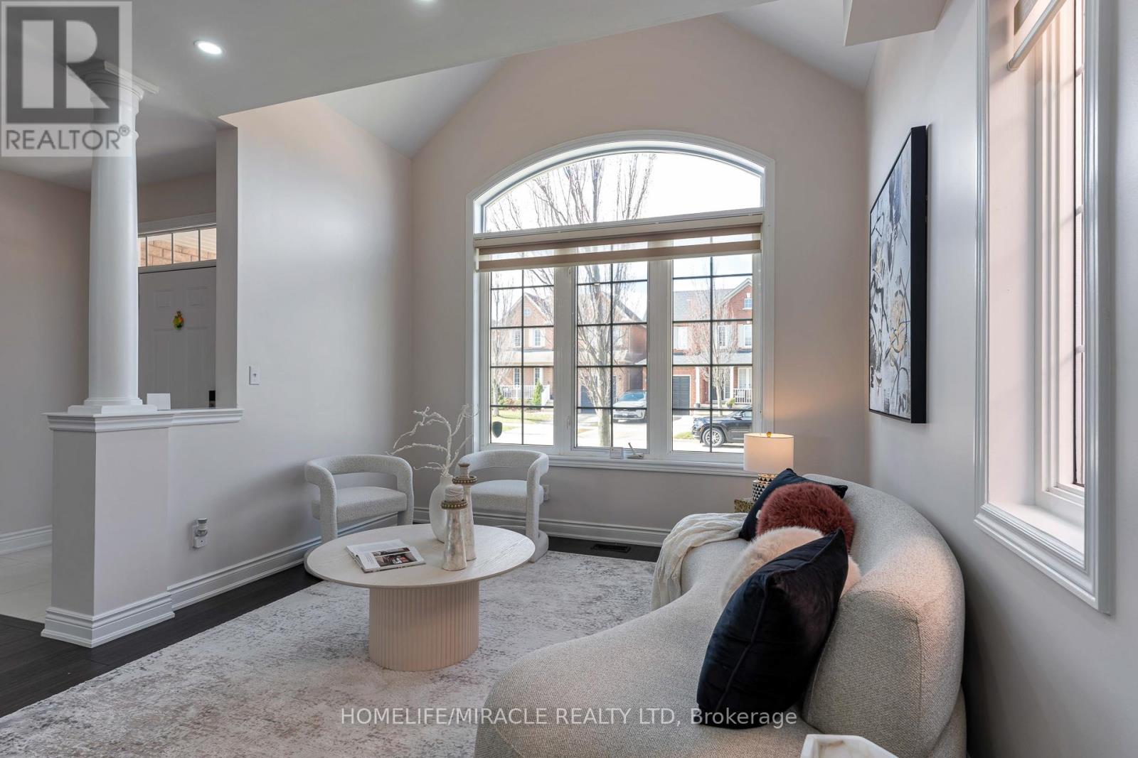 2343 Falling Green Drive, Oakville, Ontario  L6M 5A7 - Photo 5 - W12989480