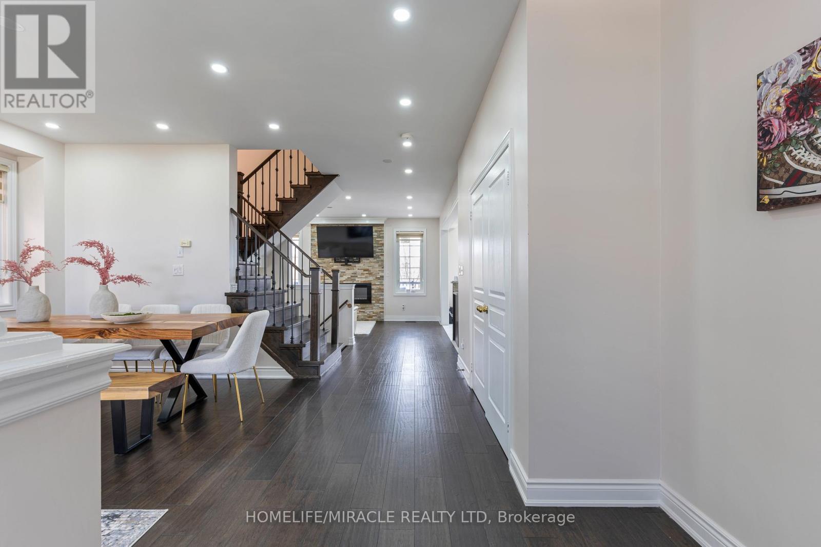 2343 Falling Green Drive, Oakville, Ontario  L6M 5A7 - Photo 6 - W12989480