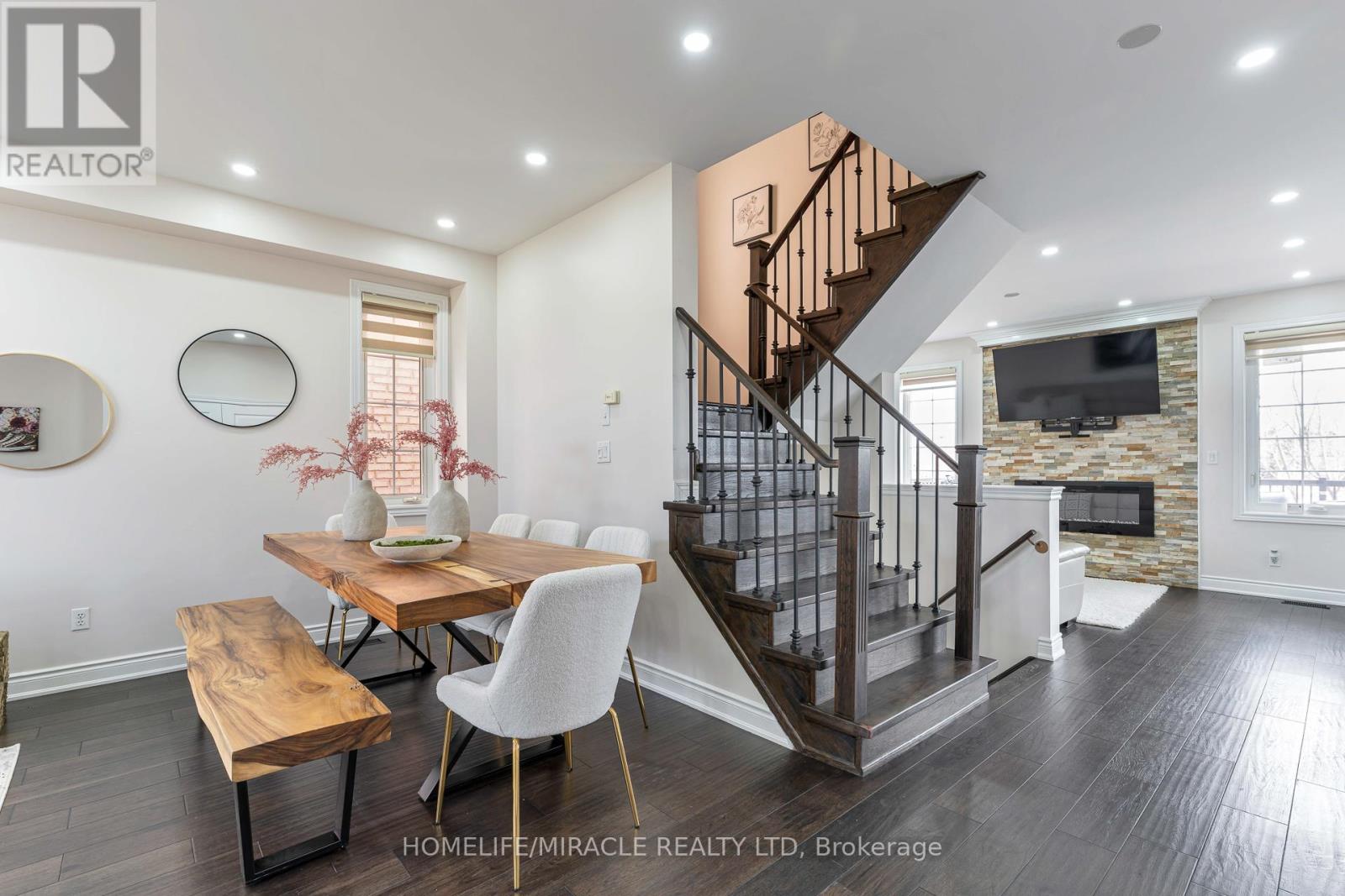 2343 Falling Green Drive, Oakville, Ontario  L6M 5A7 - Photo 7 - W12989480