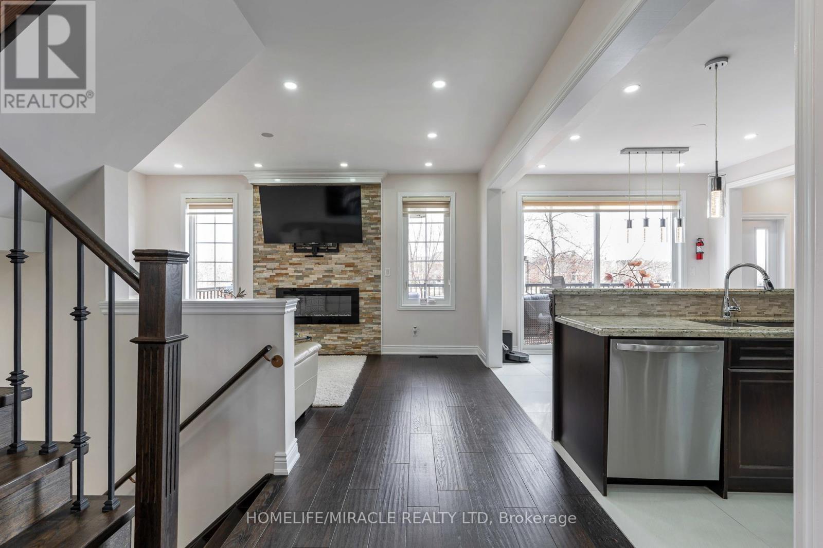 2343 Falling Green Drive, Oakville, Ontario  L6M 5A7 - Photo 8 - W12989480