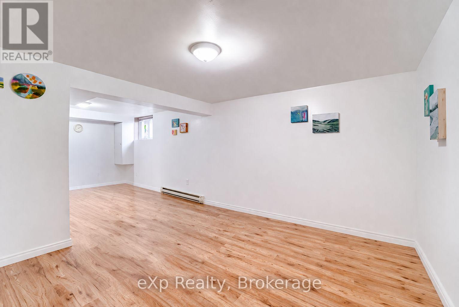 332 SCOTTSDALE DRIVE, Guelph, Ontario