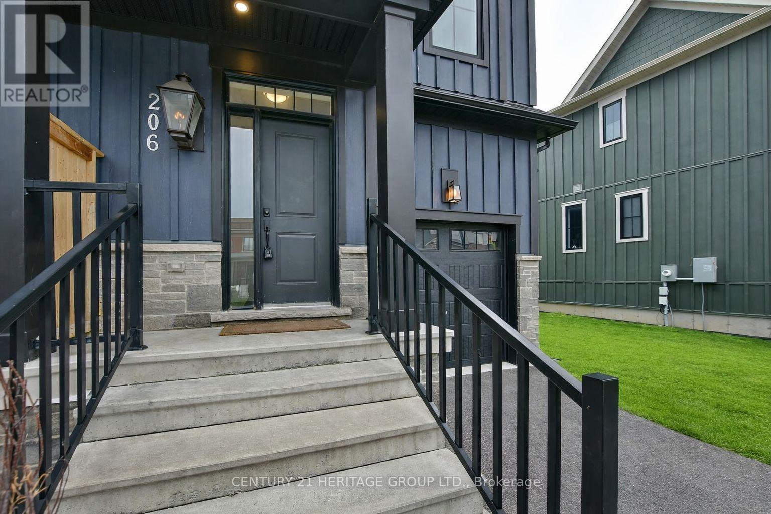 206 Courtland Street, Blue Mountains, Ontario  L9Y 4E4 - Photo 2 - X12989416