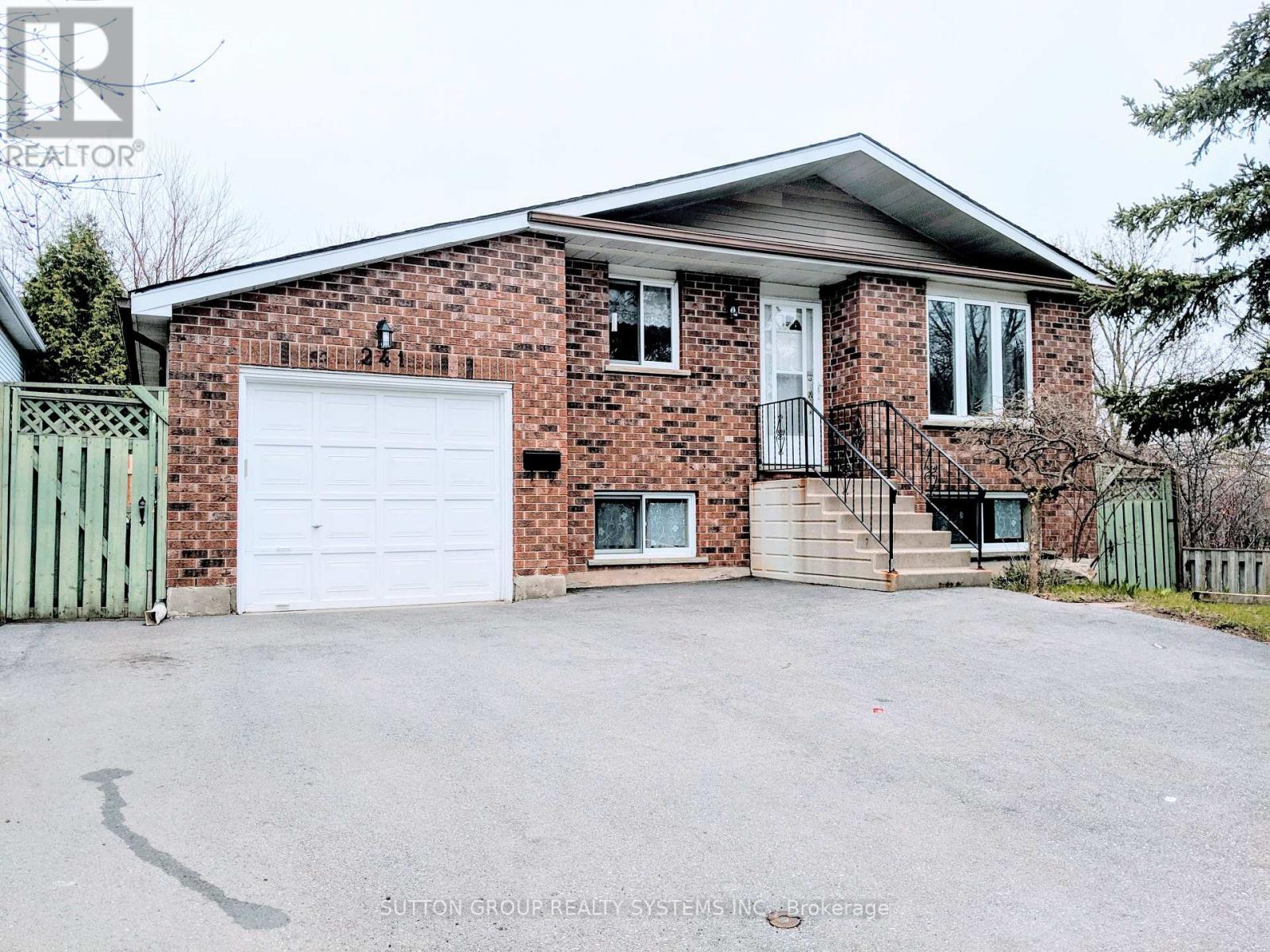B2 - 241 COUNTRY HILL DRIVE, Kitchener, Ontario