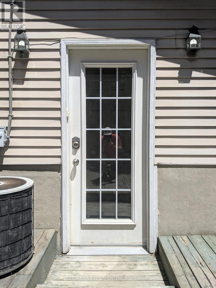 B2 - 241 Country Hill Drive, Kitchener, Ontario  N2E 2C1 - Photo 2 - X12989426