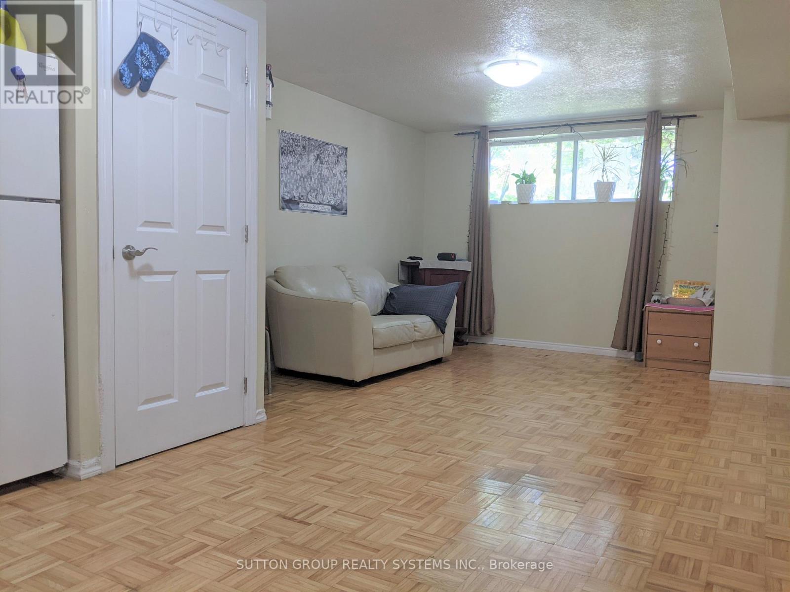 B2 - 241 Country Hill Drive, Kitchener, Ontario  N2E 2C1 - Photo 3 - X12989426