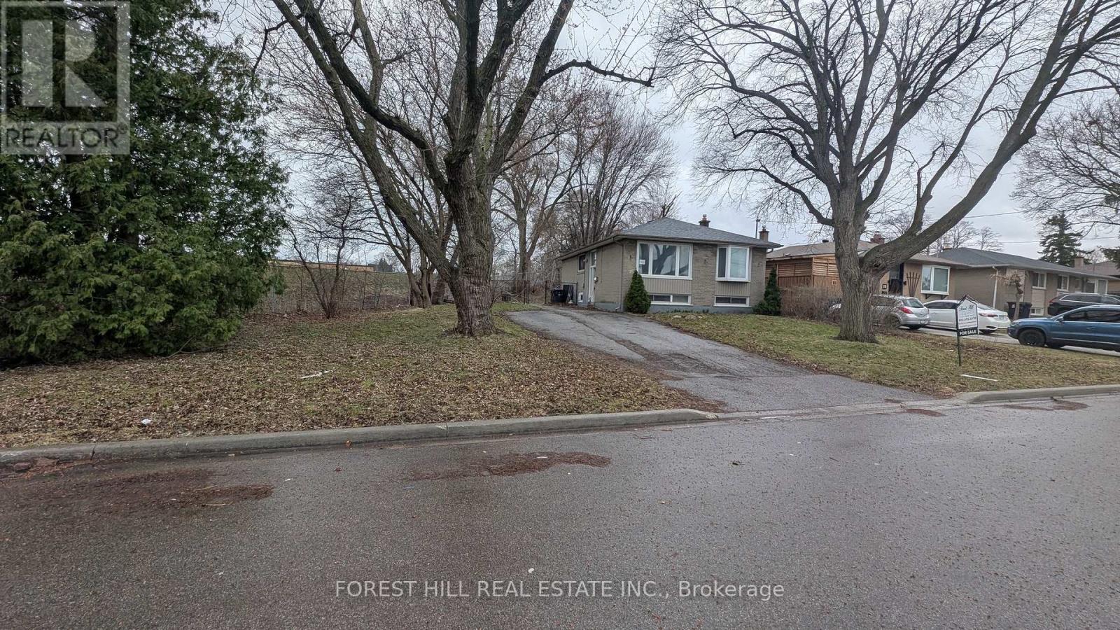 21 Caulfield Road, Toronto, Ontario  M9W 1X1 - Photo 2 - W12729948