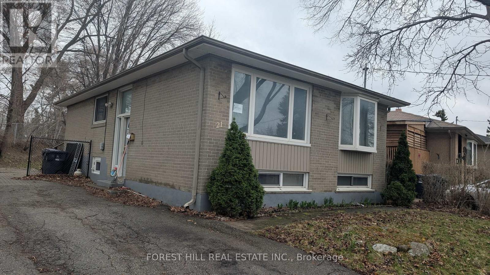 21 Caulfield Road, Toronto, Ontario  M9W 1X1 - Photo 4 - W12729948