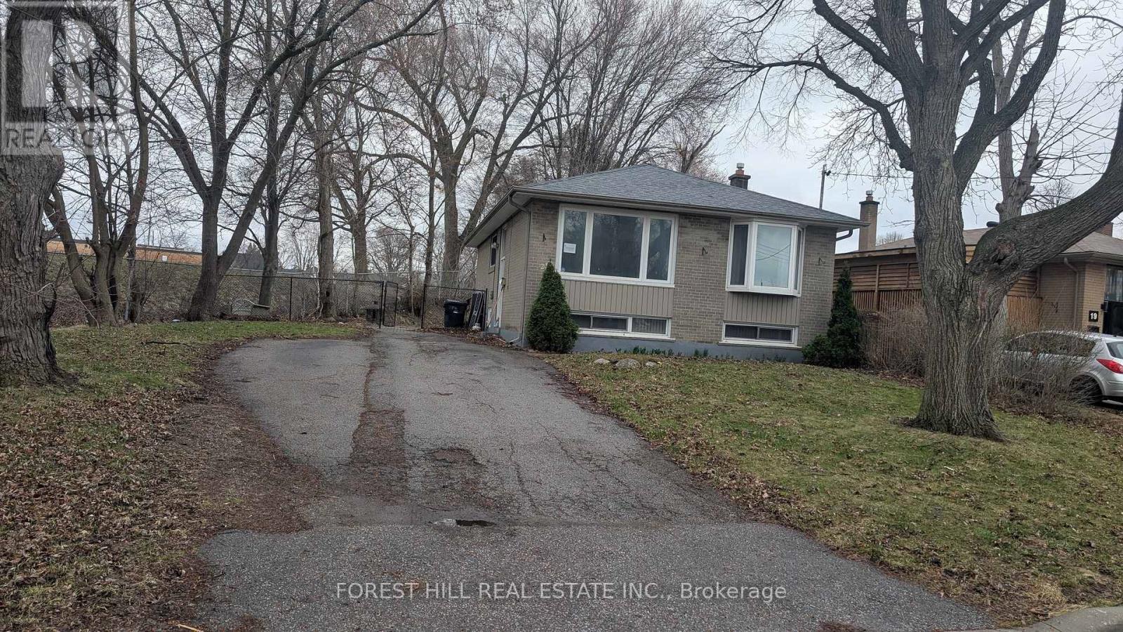 21 CAULFIELD ROAD, Toronto, Ontario