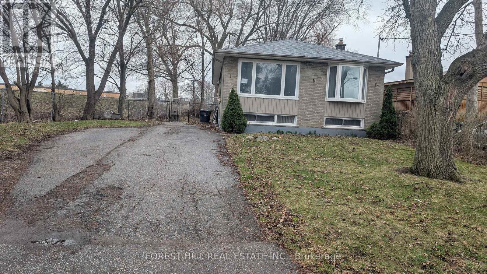 21 Caulfield Road, Toronto, Ontario  M9W 1X1 - Photo 3 - W12729948
