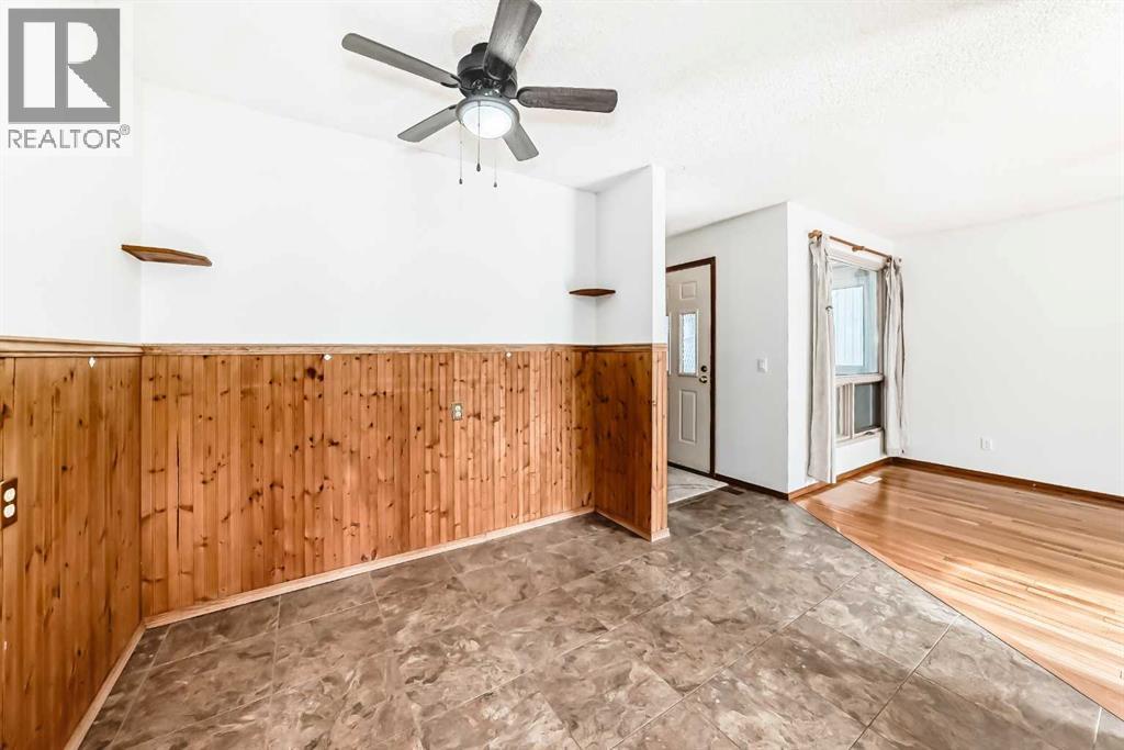 1837 Meadowbrook Drive Se, Airdrie, Alberta  T4A 1V5 - Photo 4 - A2287190