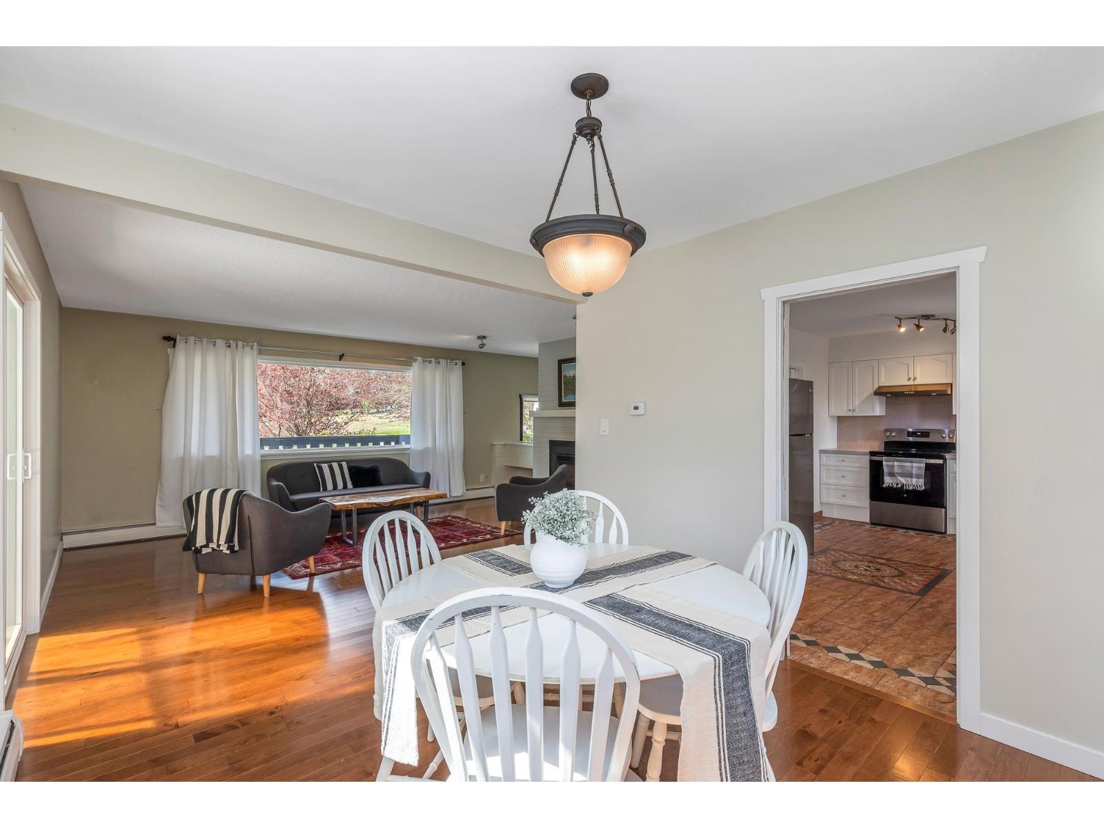 7958 Taulbut Street, Mission, British Columbia  V2V 3W7 - Photo 7 - R3108577