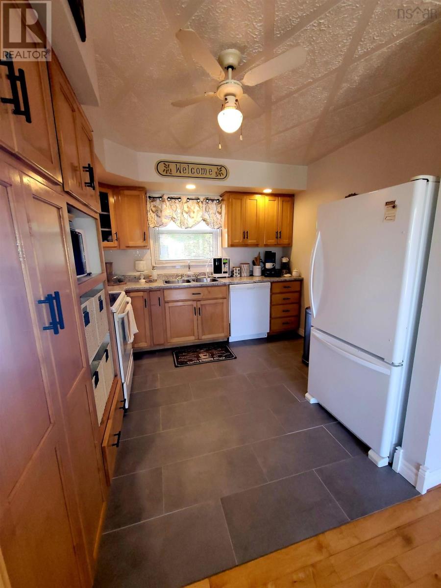 19 Highland Street, Glace Bay, Nova Scotia  B1A 2T4 - Photo 5 - 202607080