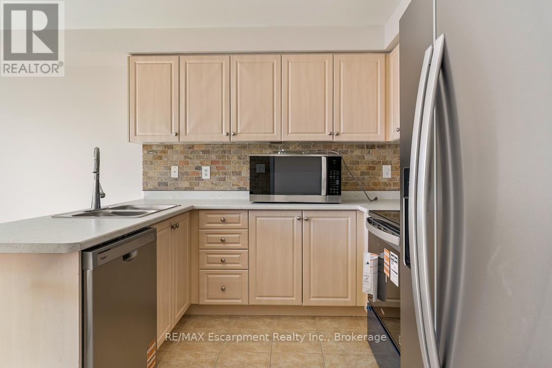 4832 Capri Crescent, Burlington, Ontario  L7M 0H9 - Photo 10 - W12989610