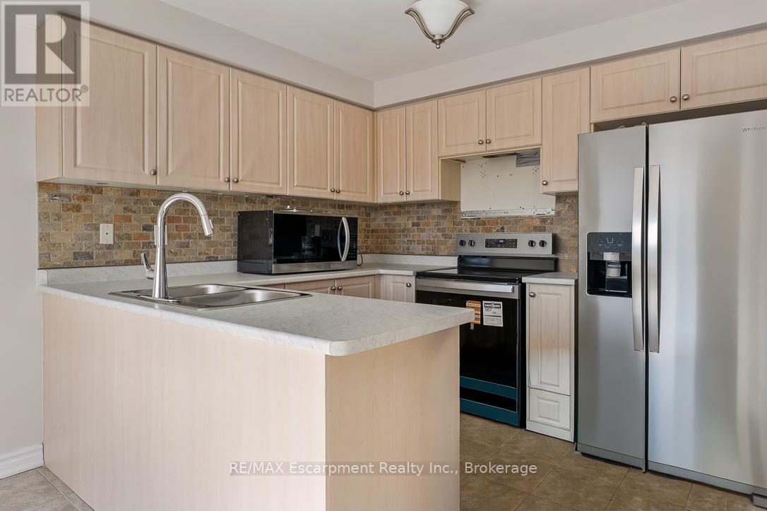 4832 Capri Crescent, Burlington, Ontario  L7M 0H9 - Photo 11 - W12989610