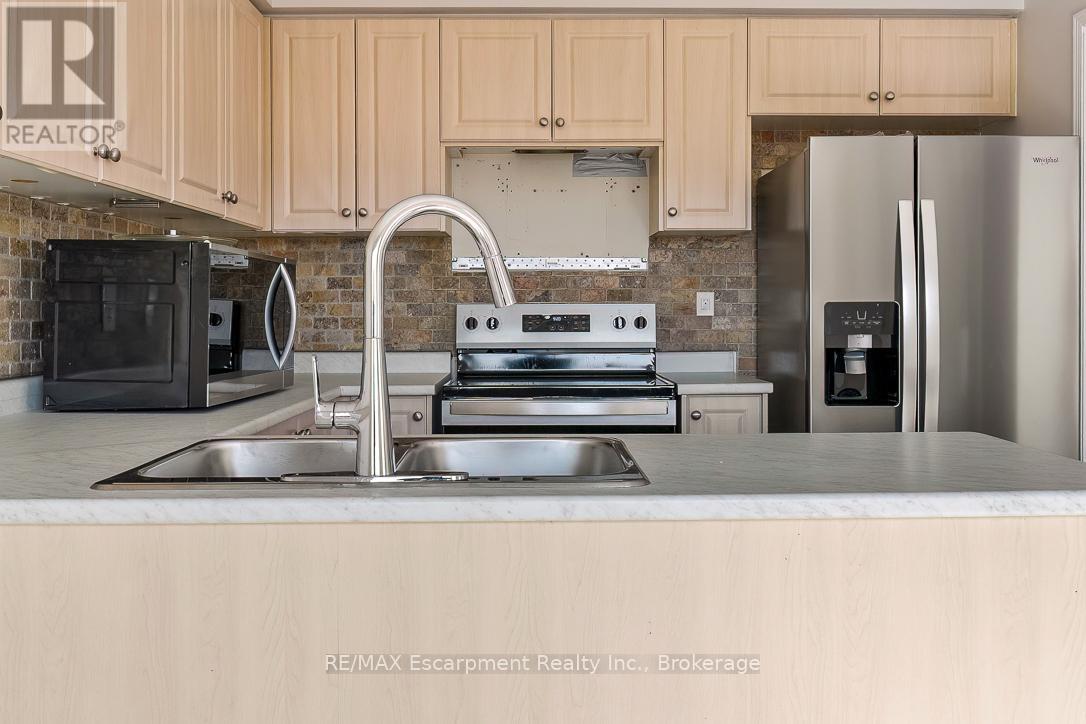 4832 Capri Crescent, Burlington, Ontario  L7M 0H9 - Photo 12 - W12989610