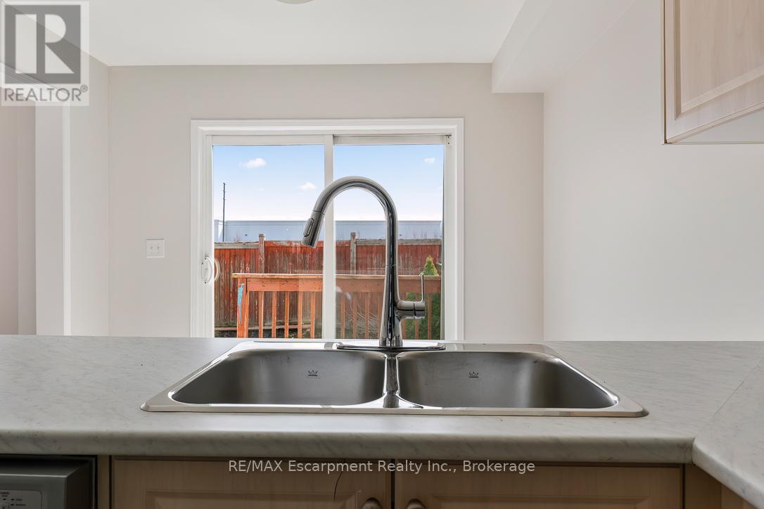 4832 Capri Crescent, Burlington, Ontario  L7M 0H9 - Photo 14 - W12989610