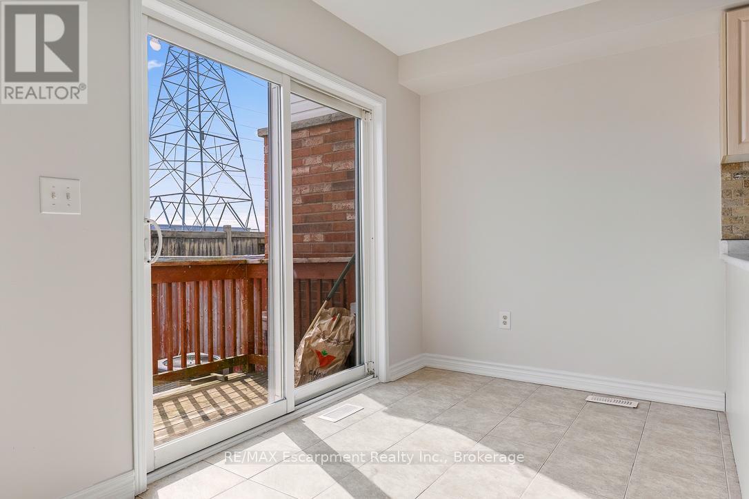 4832 Capri Crescent, Burlington, Ontario  L7M 0H9 - Photo 16 - W12989610