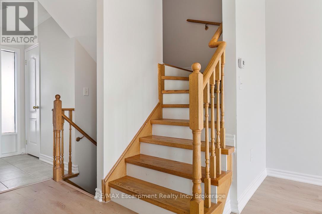 4832 Capri Crescent, Burlington, Ontario  L7M 0H9 - Photo 18 - W12989610