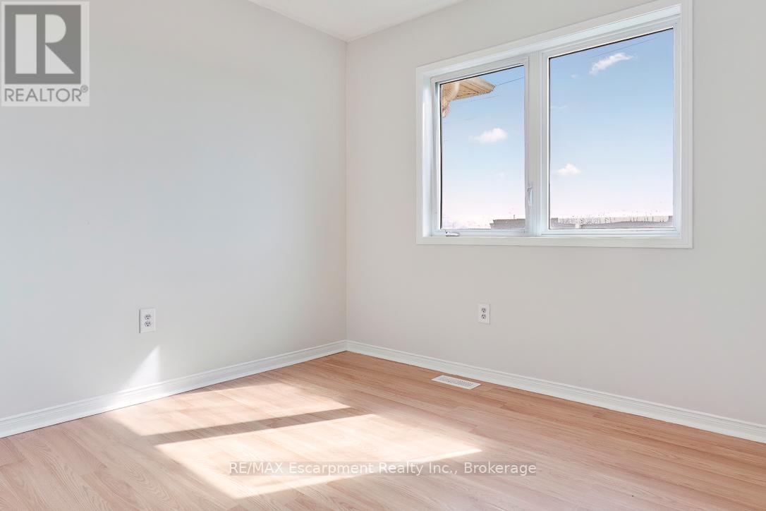 4832 Capri Crescent, Burlington, Ontario  L7M 0H9 - Photo 20 - W12989610