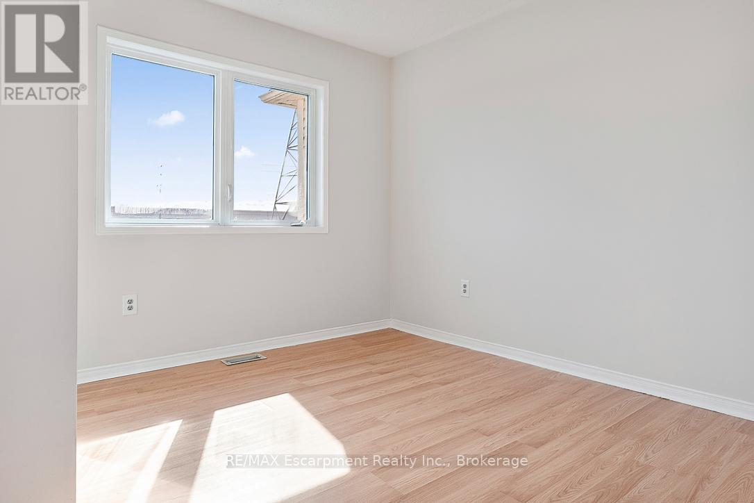 4832 Capri Crescent, Burlington, Ontario  L7M 0H9 - Photo 23 - W12989610