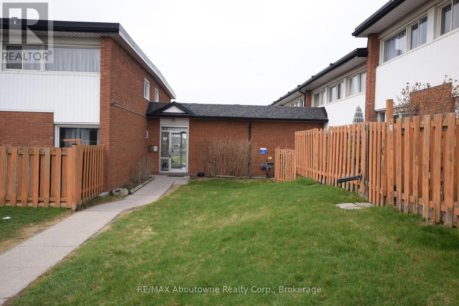 25 - 176 HENRY STREET