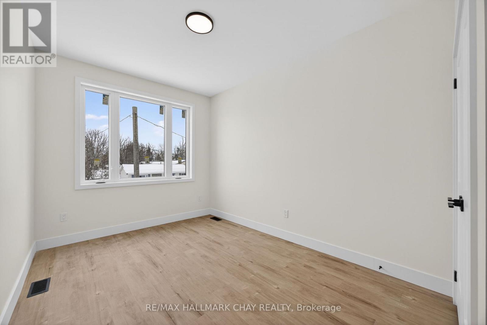 28 Rose Avenue, Orillia, Ontario  L3V 6B4 - Photo 34 - S12891102