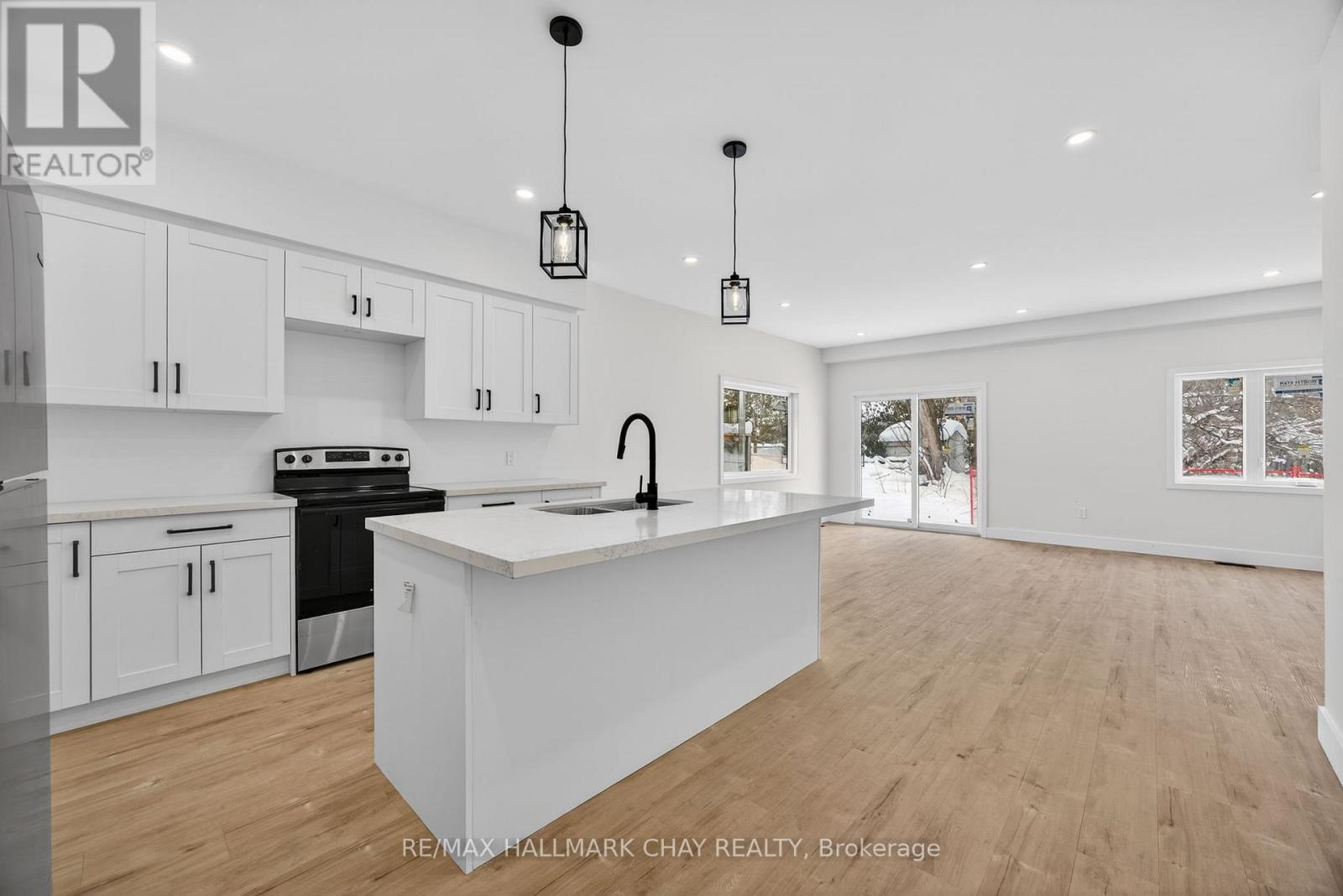 28 Rose Avenue, Orillia, Ontario  L3V 6B4 - Photo 6 - S12891102