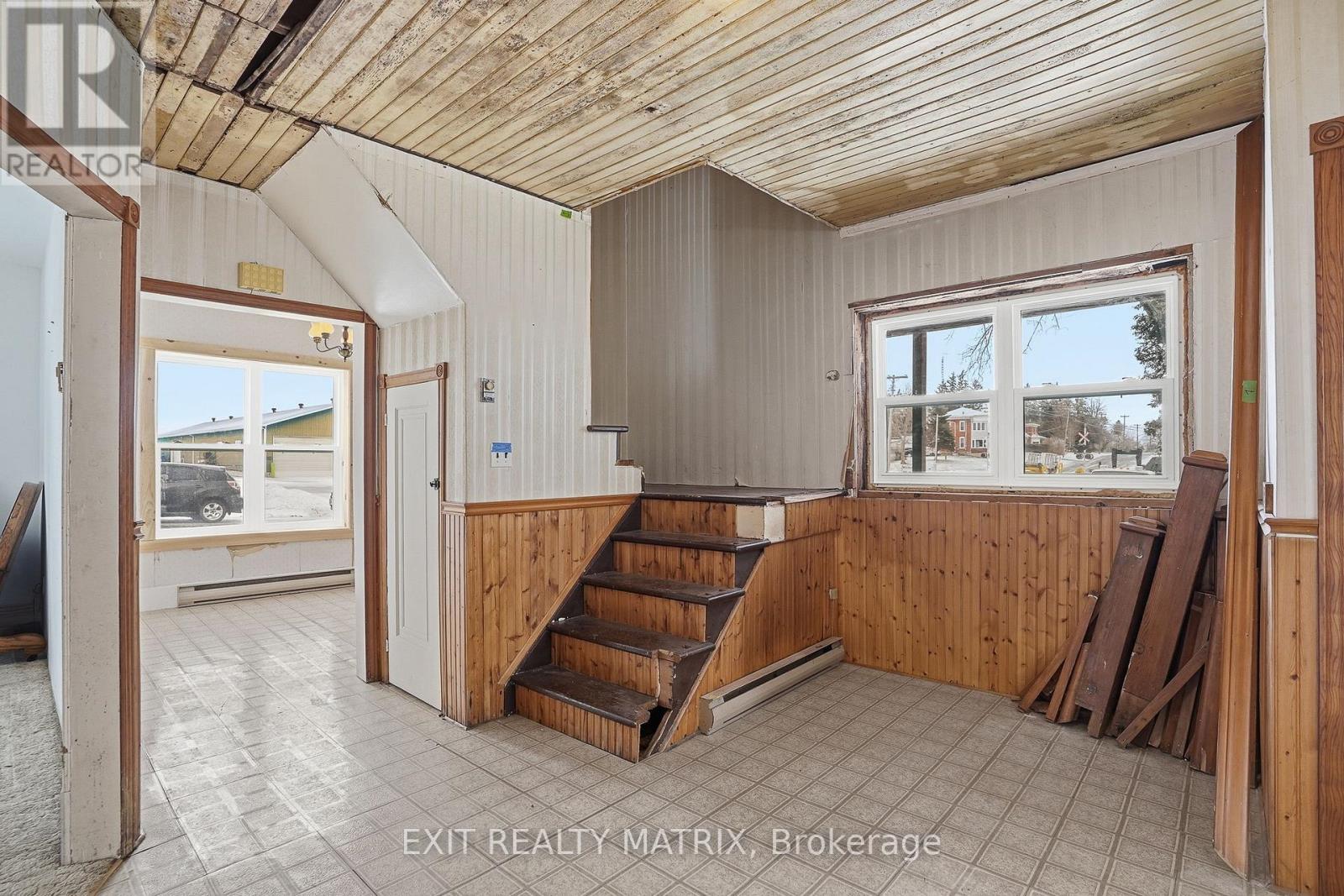 21888 Laggan-Glenelg Road, North Glengarry, Ontario K0B 1E0 - Photo 13 - X12885830