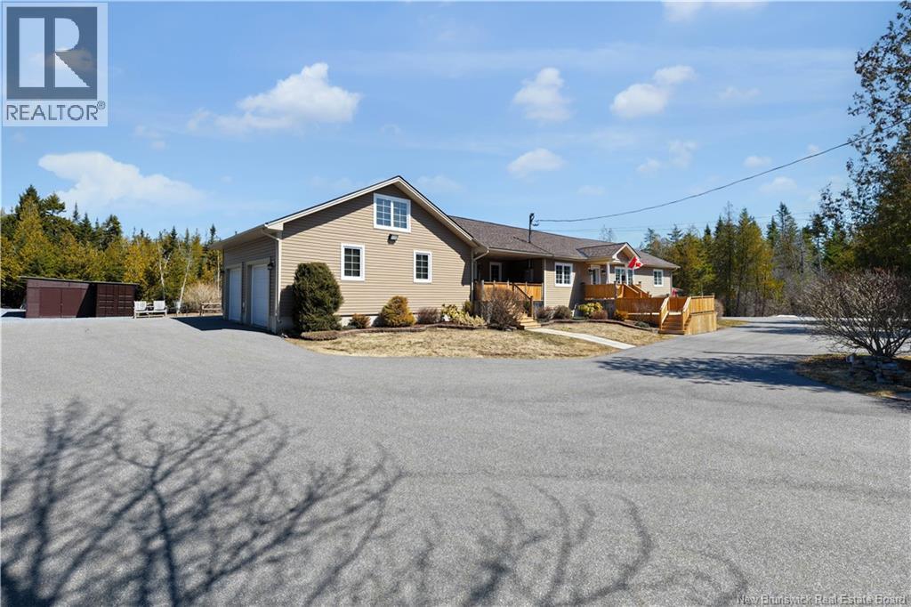 735 Hillcrest Road, Saint John, New Brunswick  E2N 2B6 - Photo 1 - NB137029