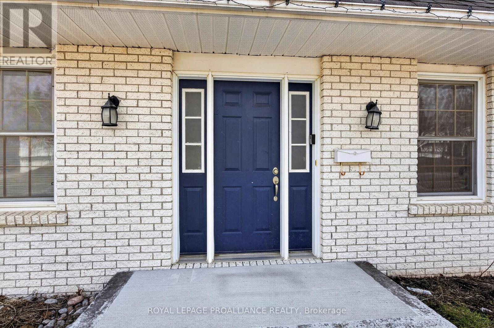 1539 Cherryhill Road, Peterborough, Ontario  K9K 1A7 - Photo 3 - X12989544