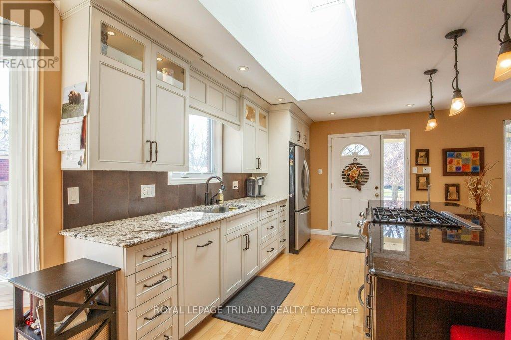 1221 Glenora Drive, London North, Ontario  N5X 2P6 - Photo 13 - X12989572