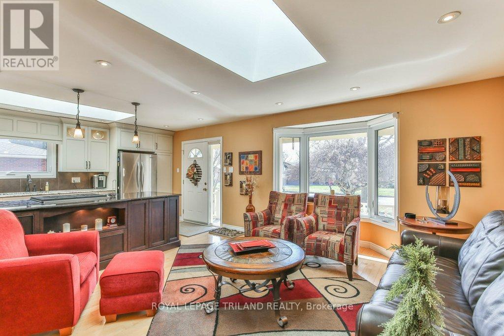 1221 Glenora Drive, London North, Ontario  N5X 2P6 - Photo 6 - X12989572