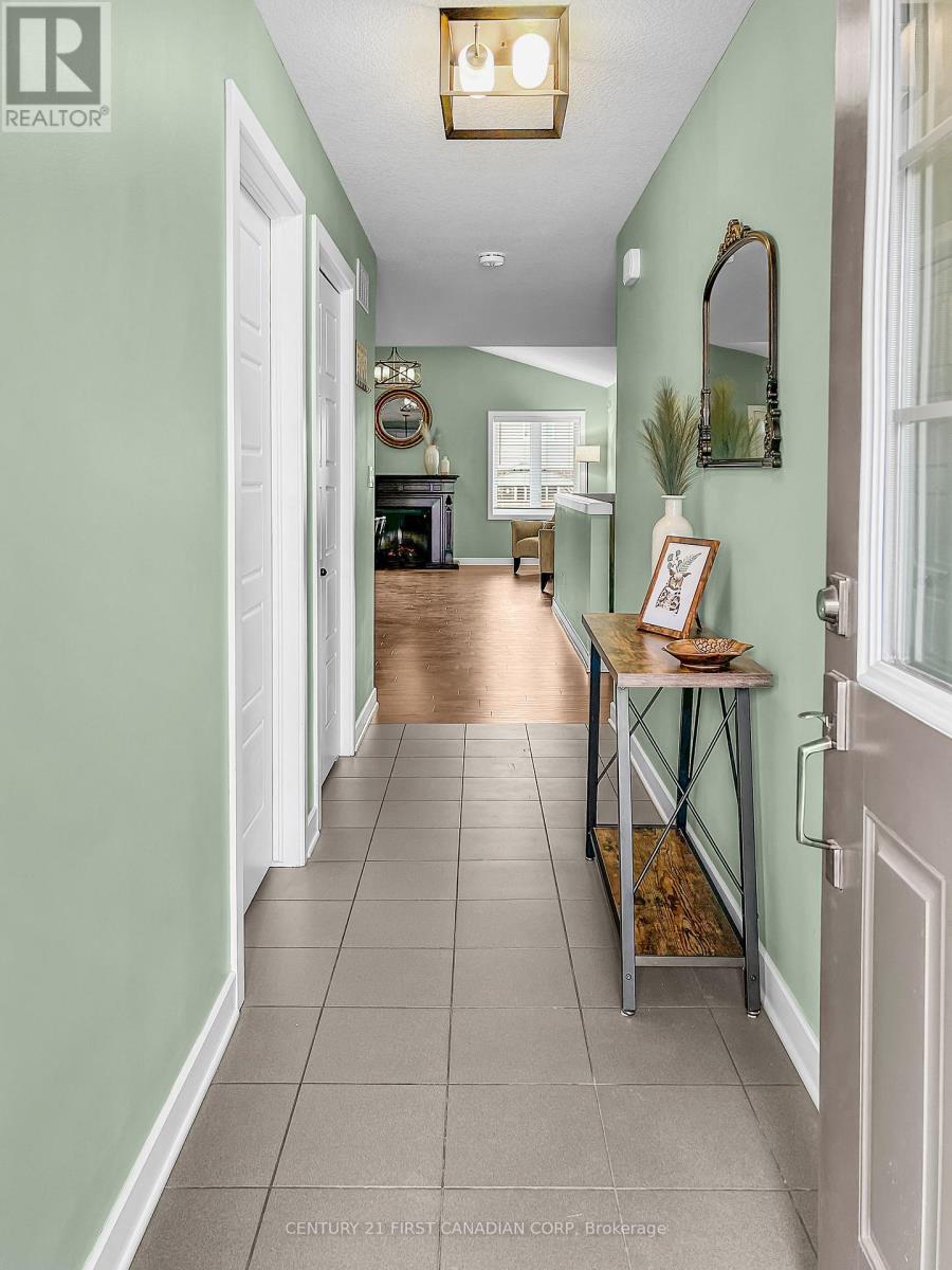 41 Ambrosia Path, St. Thomas, Ontario  N5R 0J8 - Photo 2 - X12989710