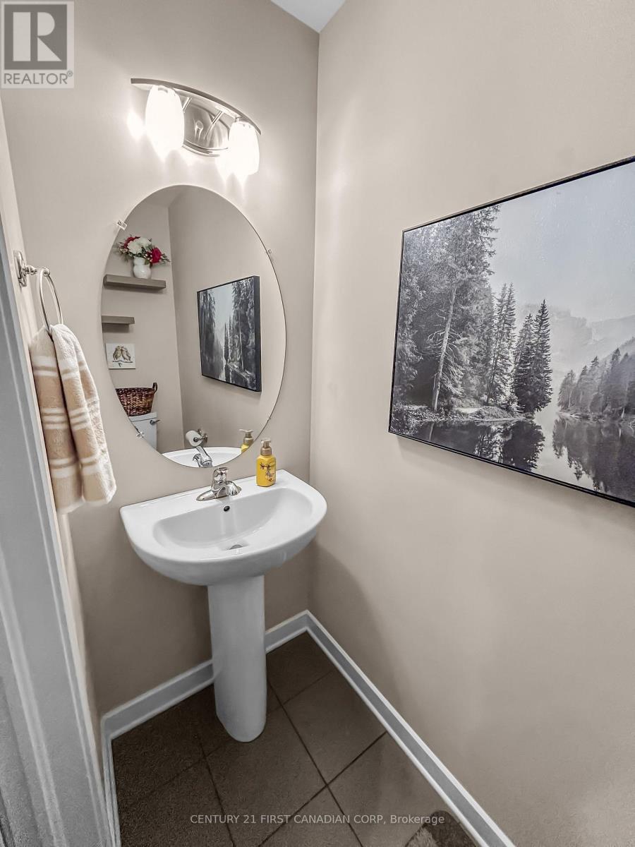 41 Ambrosia Path, St. Thomas, Ontario  N5R 0J8 - Photo 6 - X12989710