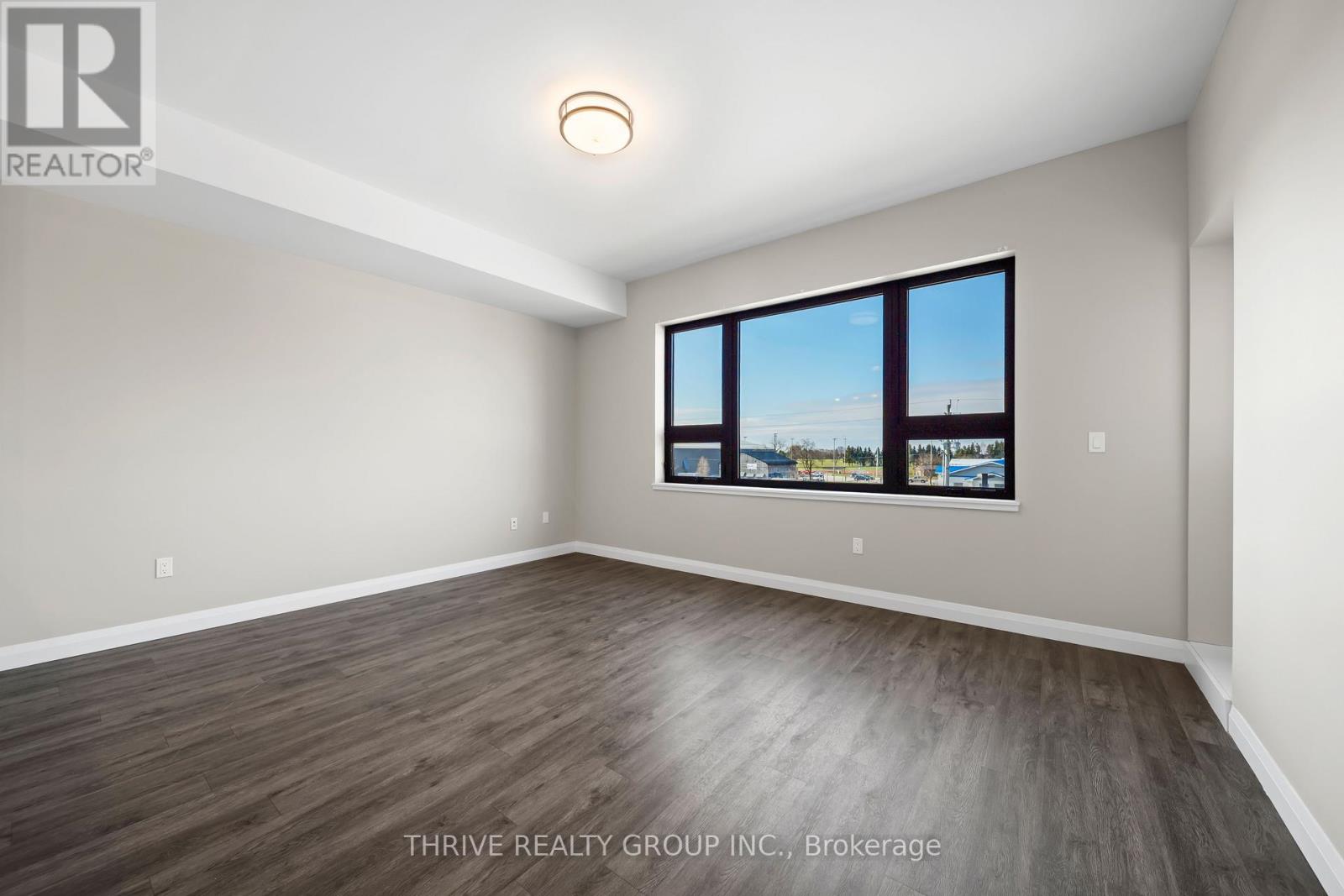 303 - 263 Butler Street, Lucan Biddulph, Ontario N0M 2J0 - Photo 8 - X12989746