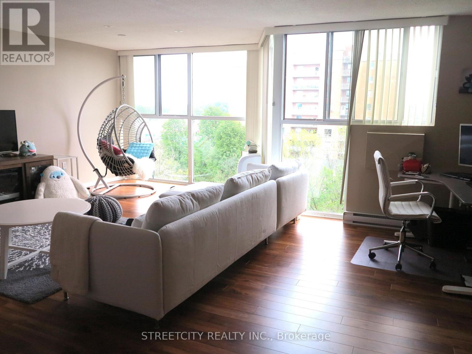 610 - 127 Belmont Drive, London South, Ontario  N6J 4J7 - Photo 2 - X12989762