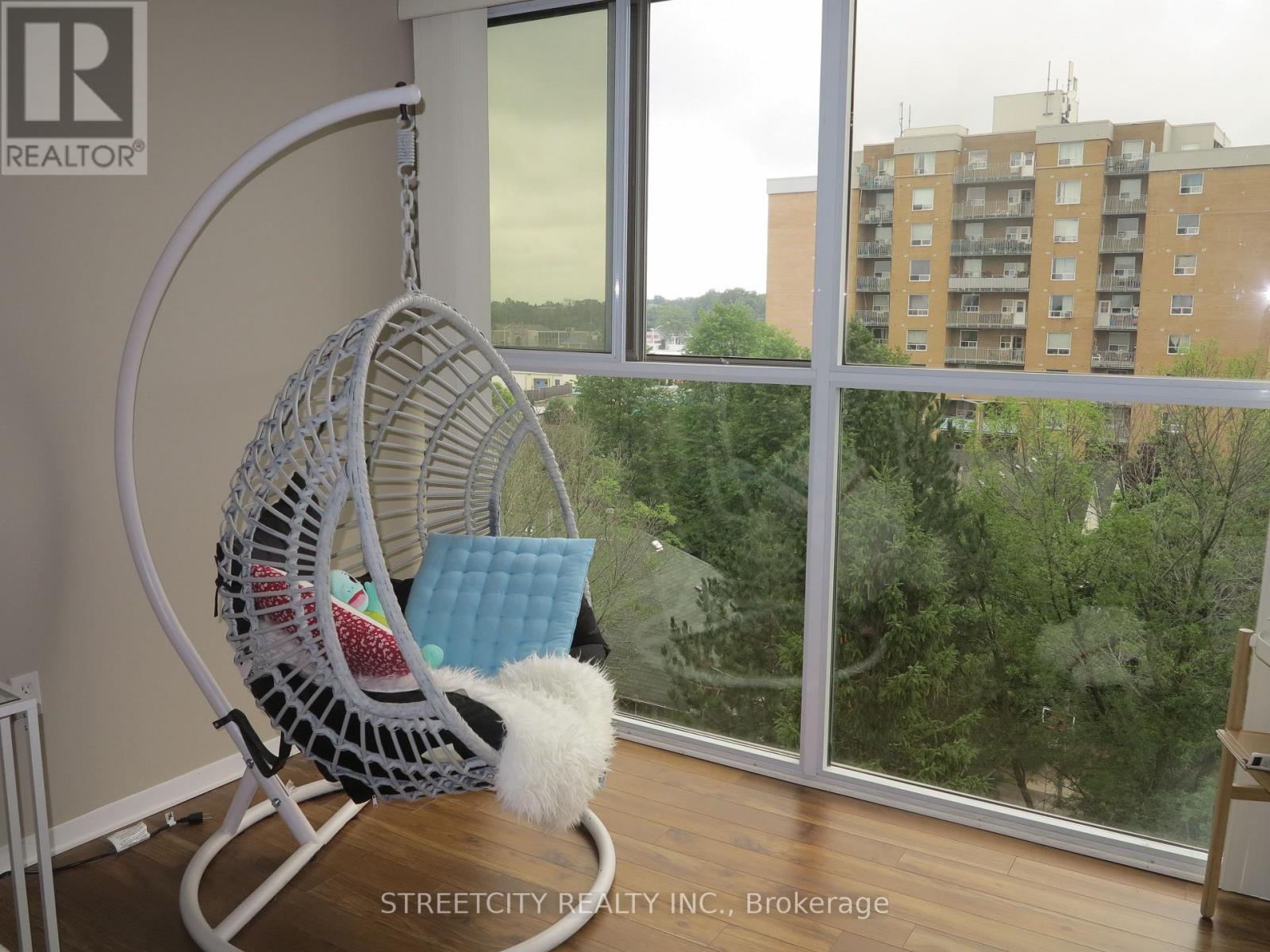 610 - 127 Belmont Drive, London South, Ontario  N6J 4J7 - Photo 3 - X12989762