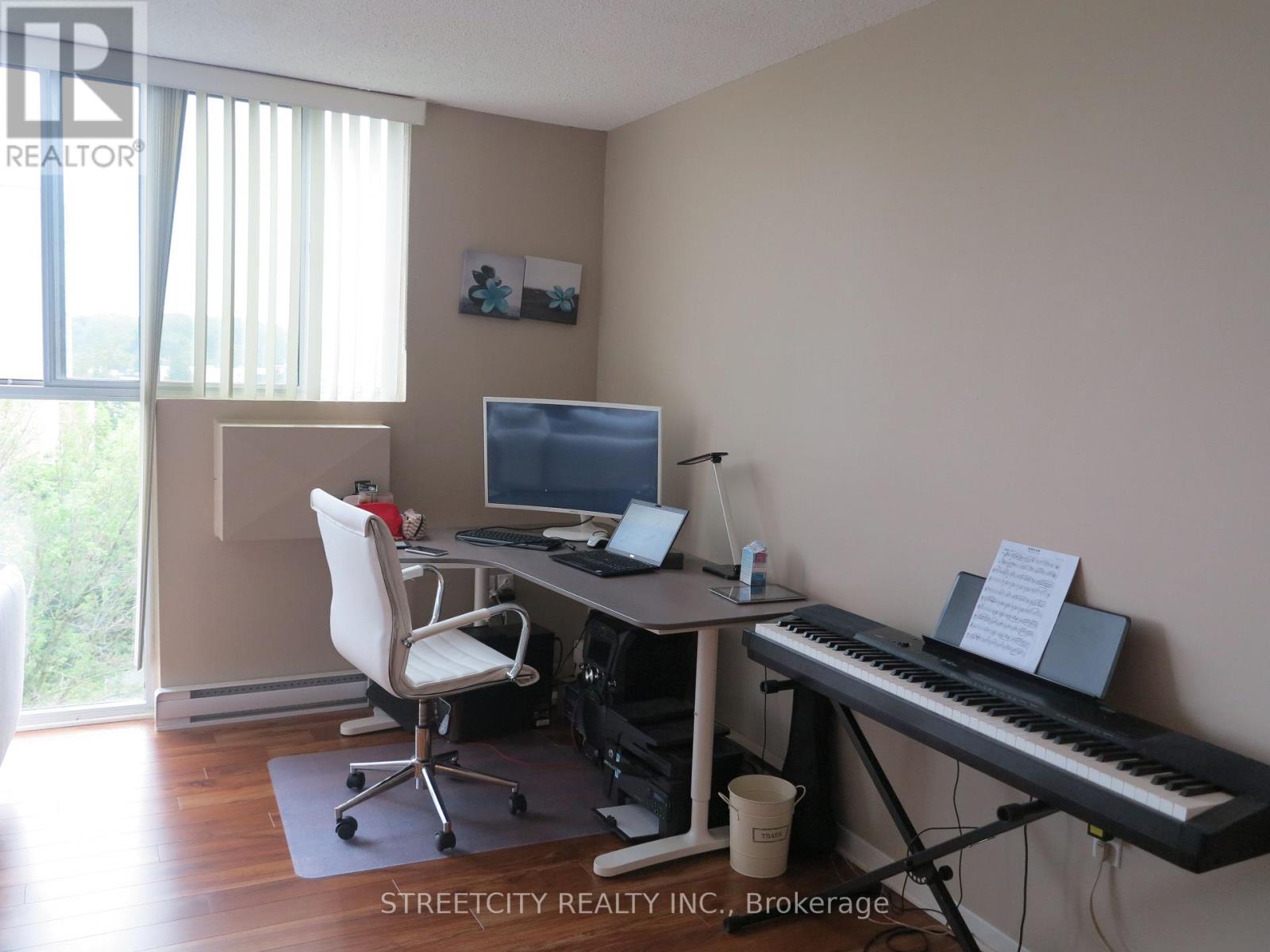 610 - 127 Belmont Drive, London South, Ontario  N6J 4J7 - Photo 4 - X12989762