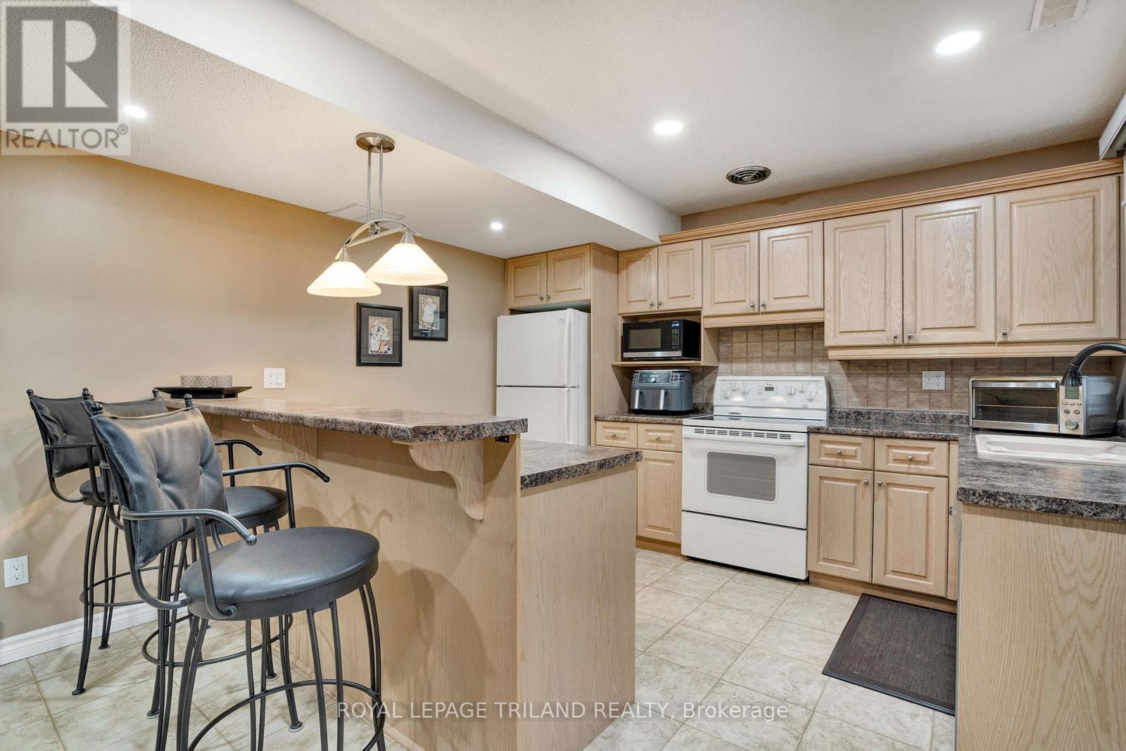 31 Edgehill Road, London North, Ontario  N6G 2T2 - Photo 17 - X12989836