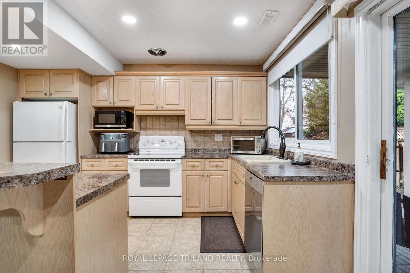 31 Edgehill Road, London North, Ontario  N6G 2T2 - Photo 18 - X12989836