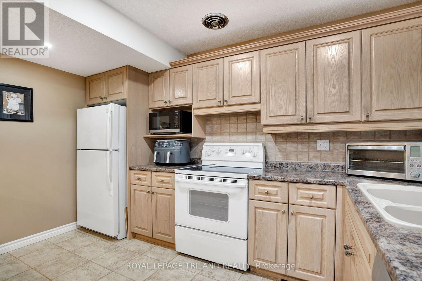 31 Edgehill Road, London North, Ontario  N6G 2T2 - Photo 21 - X12989836